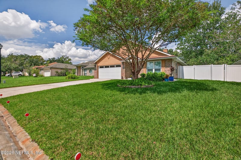 1350 Summit Oaks Dr W, Jacksonville, FL 32221