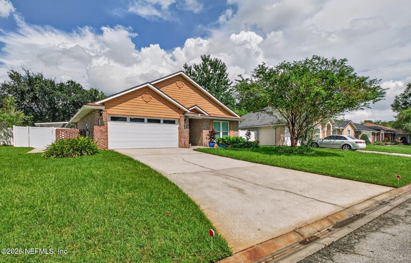 1350 Summit Oaks Dr W, Jacksonville, FL 32221