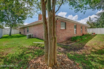 1350 Summit Oaks Dr W, Jacksonville, FL 32221