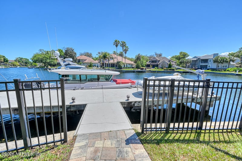 13656 Charter Ct, Jacksonville, FL 32225