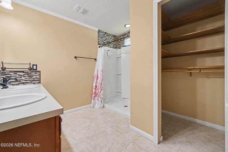 137 Lakeside Ct, Bunnell, FL 32110