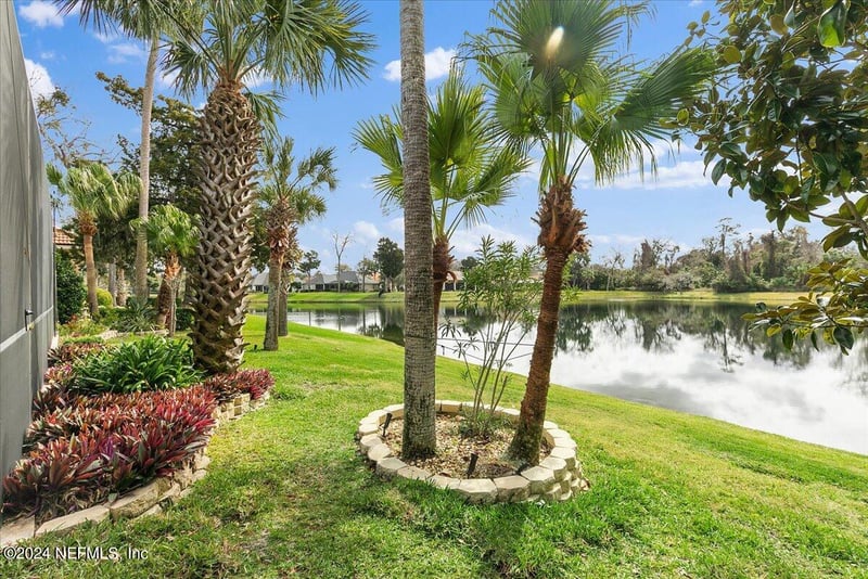 13702 Saxon Lake Dr, Jacksonville, FL 32225