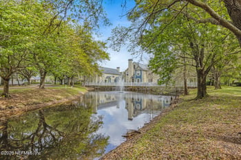 13715 Richmond Park Dr #903, Jacksonville, FL 32224