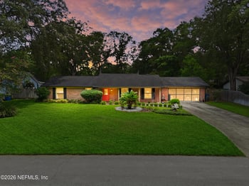 13813 Pleasantview Dr N, Jacksonville, FL 32225