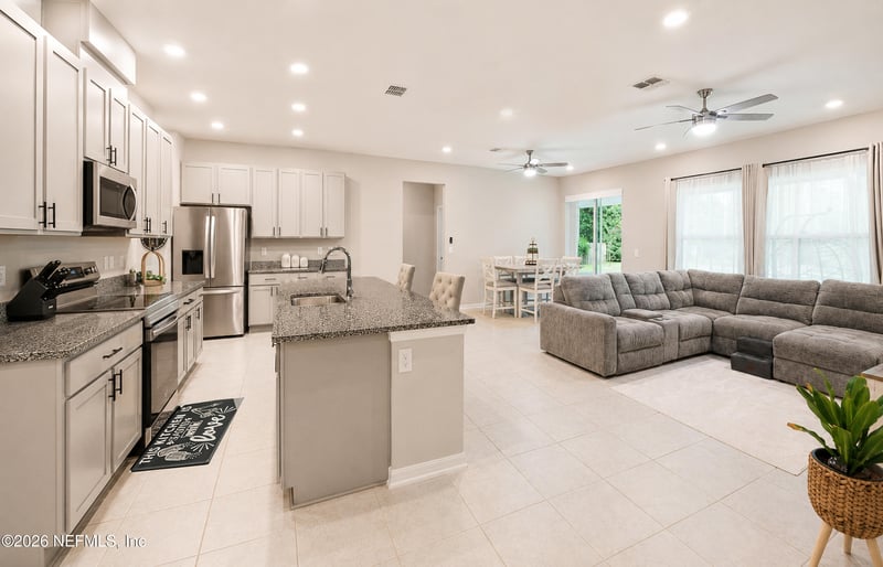 14 Woodworth Dr, Palm Coast, FL 32164