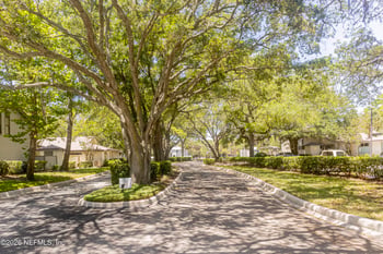 1403 W Defender Ct, Jacksonville, FL 32233