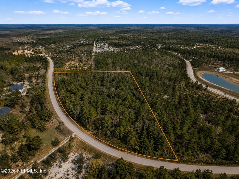 14035 Dunroven Dr, Bryceville, FL 32009