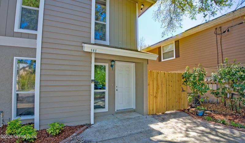 141 Poinsettia St, Atlantic Beach, FL 32233