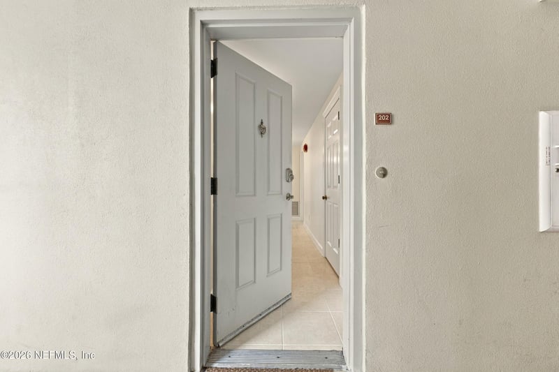 1415 1st St N #202, Jacksonville Beach, FL 32250