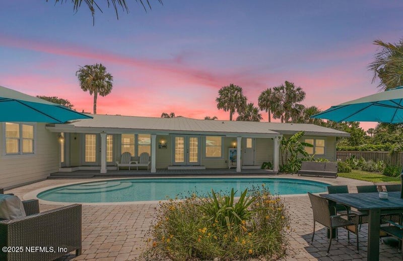 1420 East Coast Dr, Atlantic Beach, FL 32233
