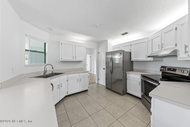 14228 Falcon Crest Dr, Jacksonville, FL 32224
