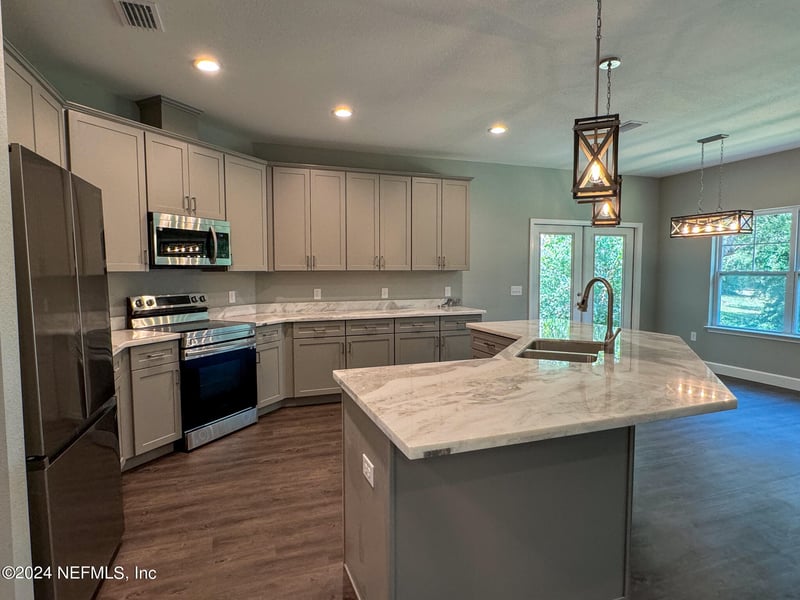 143 Swans Nest Cir, Melrose, FL 32666