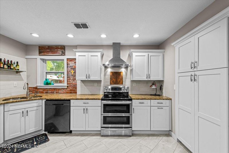 1437 Harbor Oaks Rd, Jacksonville, FL 32207