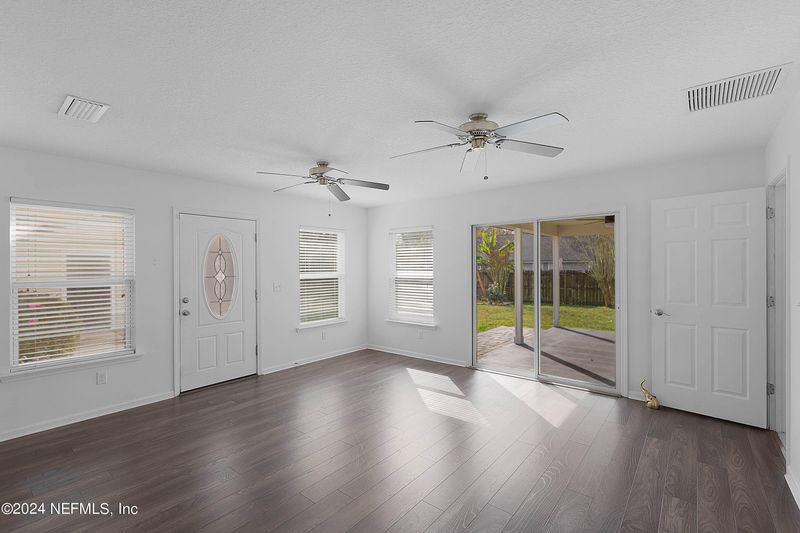 14426 Pond Pl Dr, Jacksonville, FL 32223