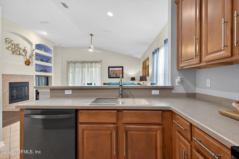 14816 Falling Waters Dr, Jacksonville, FL 32258