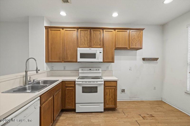 1488 Fieldview Dr, Jacksonville, FL 32225