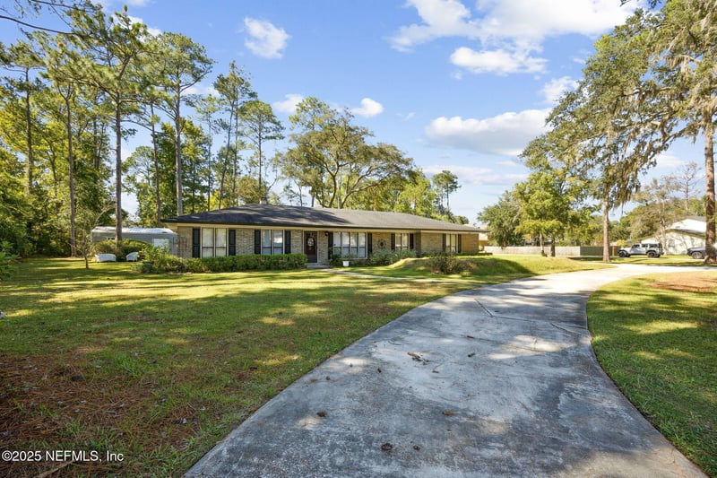 15076 Cape Dr E, Jacksonville, FL 32226