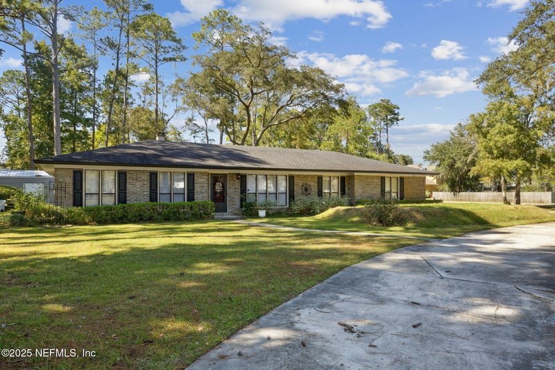15076 Cape Dr E, Jacksonville, FL 32226