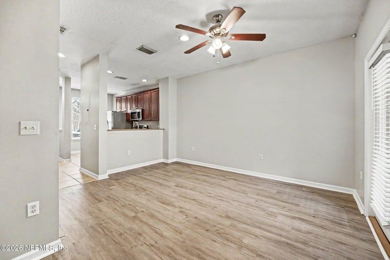 1517 Fieldview Dr, Jacksonville, FL 32225