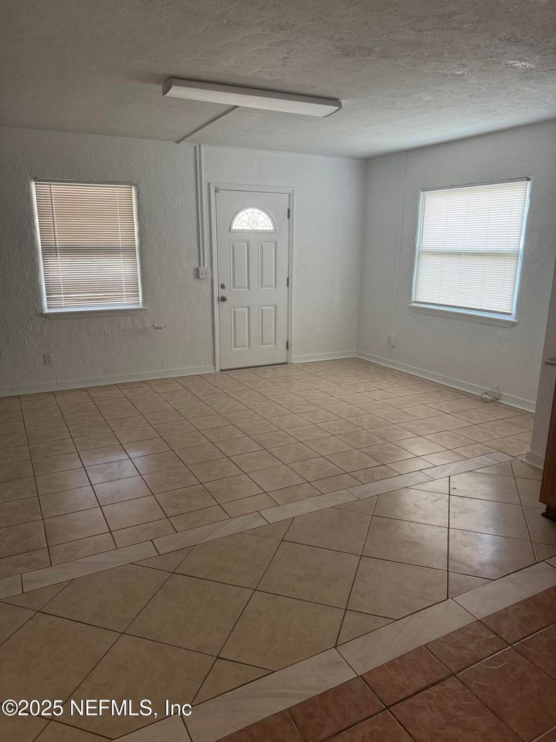 1517 Rogero Rd, Jacksonville, FL 32211