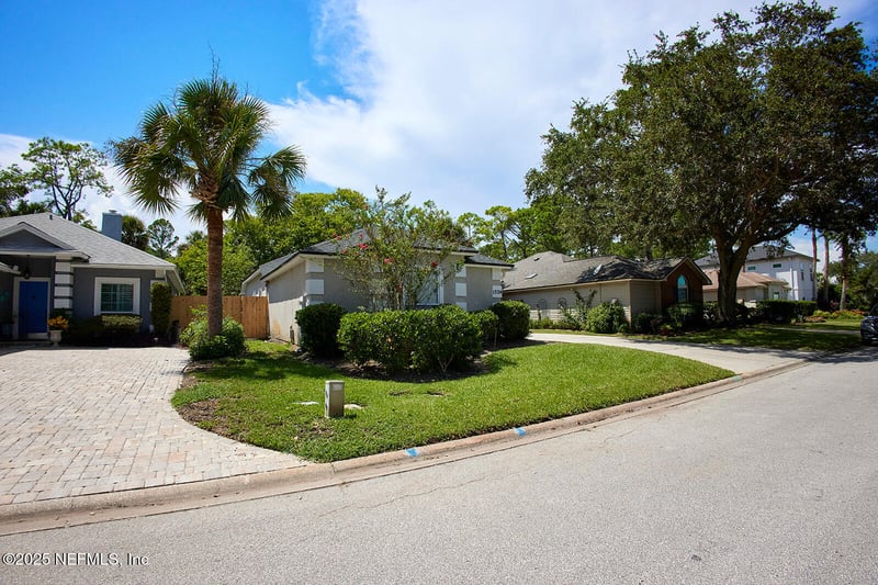 1524 Linkside Dr, Atlantic Beach, FL 32233