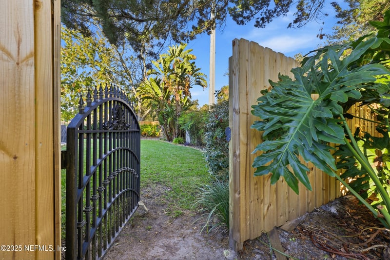 1525 Marshside Dr, Jacksonville Beach, FL 32250