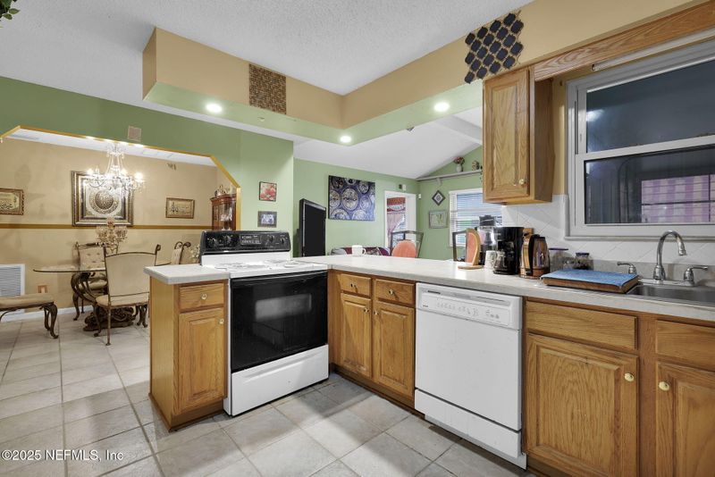 1525 Rebecca Dr, Jacksonville, FL 32221