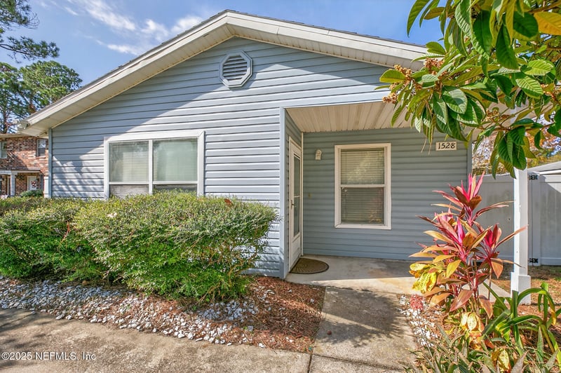 1528 Jordan St, Atlantic Beach, FL 32233