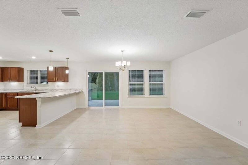 15825 Seaton Hollow Dr, Jacksonville, FL 32218