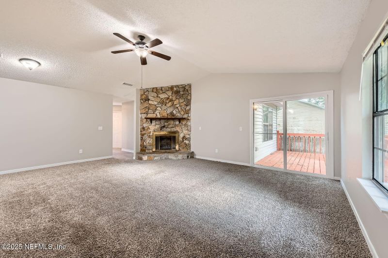 1594 Twin Oak Dr W, Middleburg, FL 32068