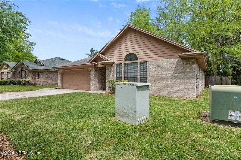 1613 Spring Branch Dr E, Jacksonville, FL 32221