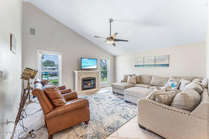 162 Belvedere St, Atlantic Beach, FL 32233
