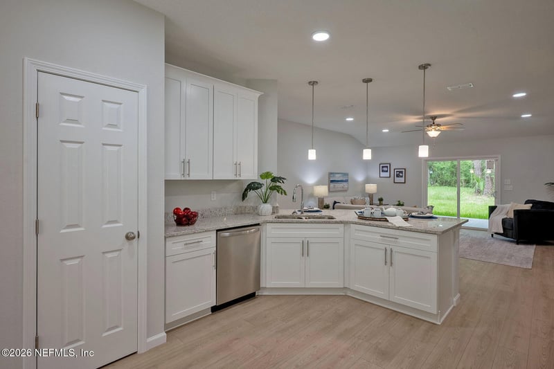 16243 N Main St, Jacksonville, FL 32218