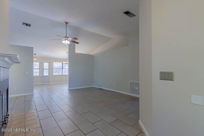1639 Ponderosa Pine Dr E, Jacksonville, FL 32225
