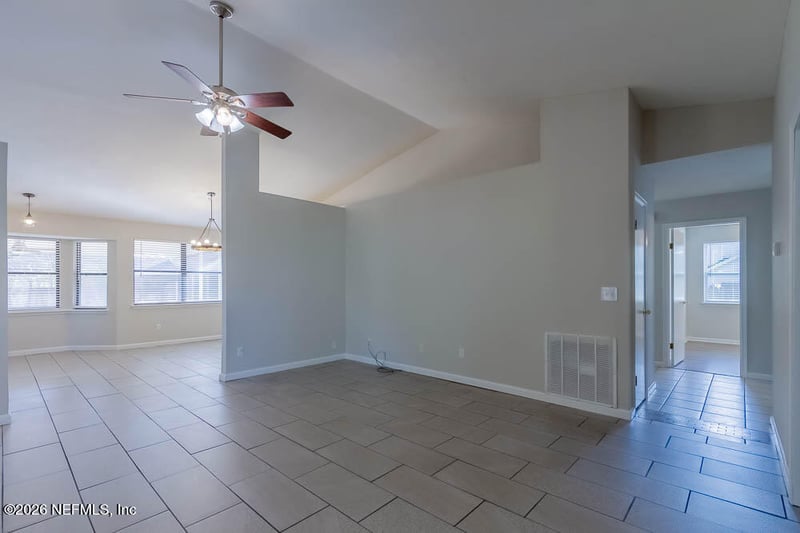 1639 Ponderosa Pine Dr E, Jacksonville, FL 32225