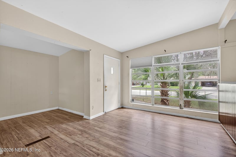 1640 Chateau Dr, Jacksonville, FL 32221