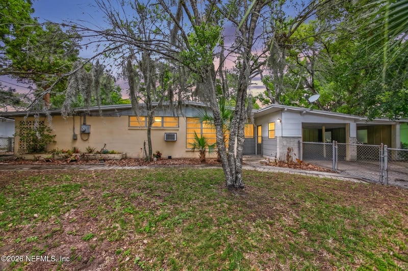 1640 Chateau Dr, Jacksonville, FL 32221