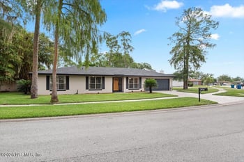 1647 Windy Oaks Dr W, Jacksonville, FL 32225