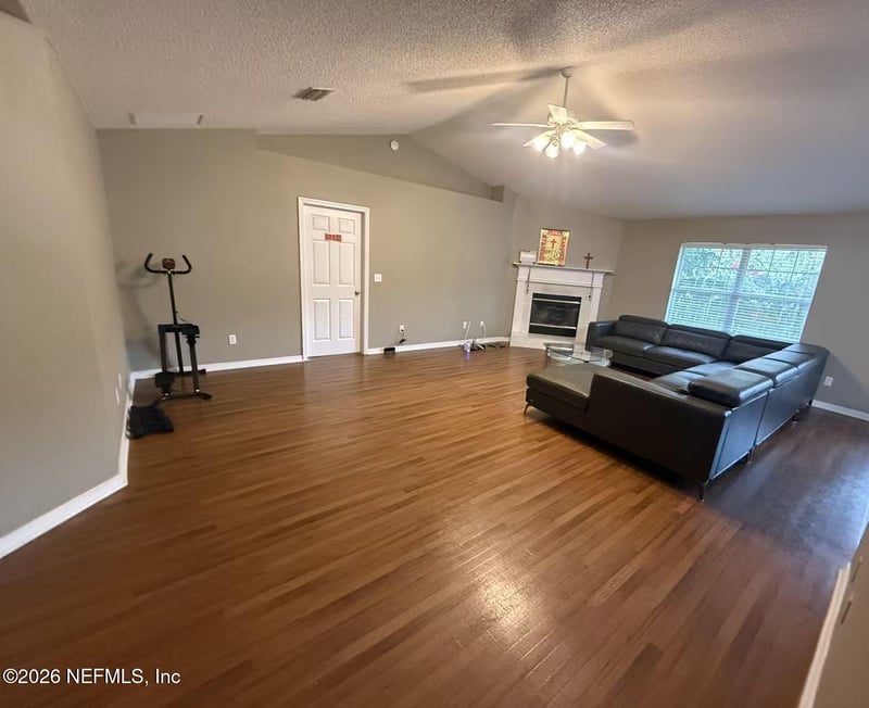 1666 Avenger Ln, Jacksonville, FL 32221
