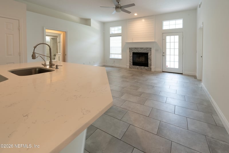 1673 Tall Tree Dr E, Jacksonville, FL 32246
