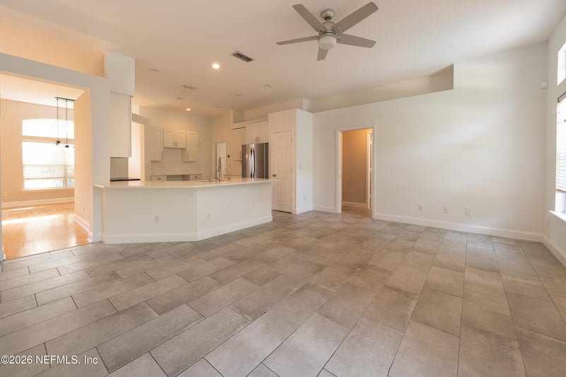 1673 Tall Tree Dr E, Jacksonville, FL 32246