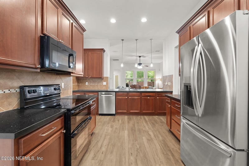 1681 Fenton Ave, St Johns, FL 32259