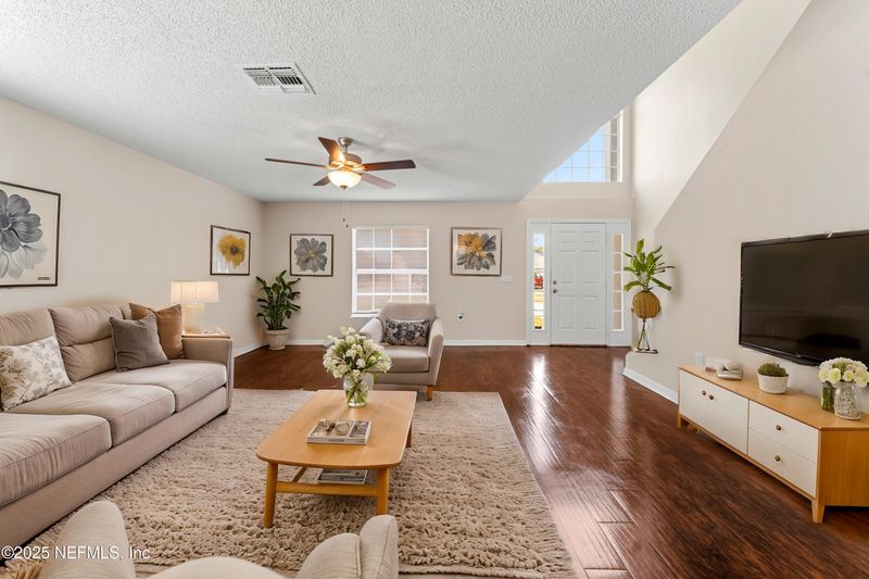 1687 Jayhawk Ln E, Jacksonville, FL 32221