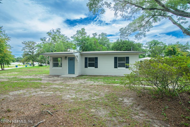 1702 King Arthur Rd, Jacksonville, FL 32211