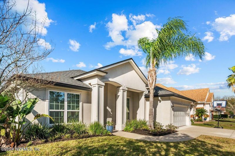 1720 Tall Tree Dr E, Jacksonville, FL 32246