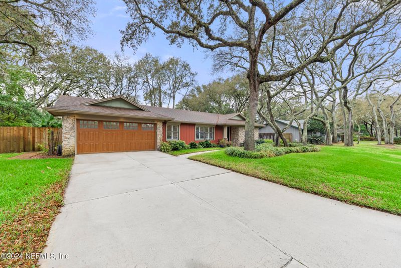 1725 Leeward Ln, Neptune Beach, FL 32266