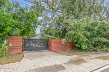 1735 Southside Blvd, Jacksonville, FL 32216