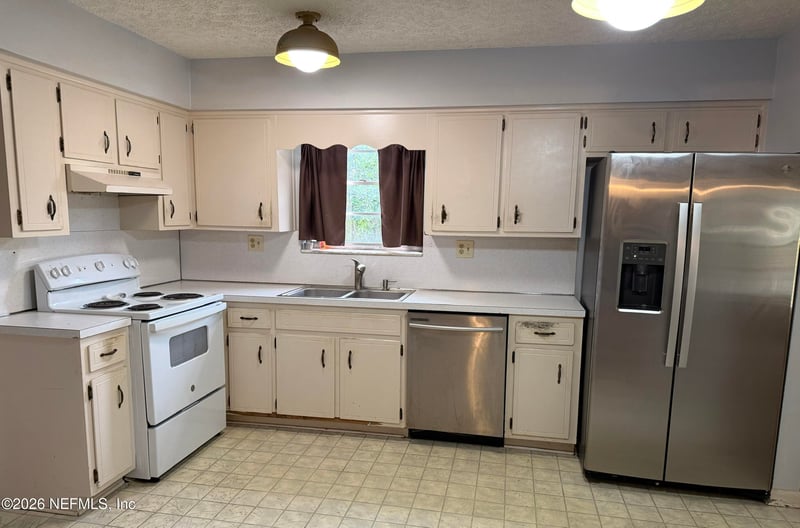 1736 Holly Oaks Ravine Dr, Jacksonville, FL 32225