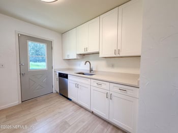 1737 Hawaii Dr E, Jacksonville, FL 32246