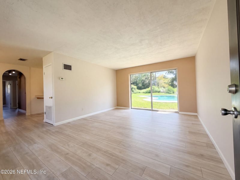 1737 Hawaii Dr E, Jacksonville, FL 32246